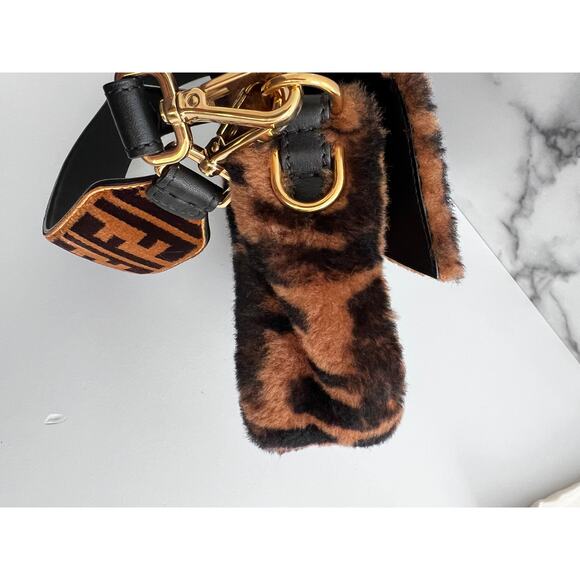 Fendi FF shearling baguette with FF velvet strap - Picture 7 of 11